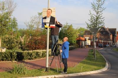 Die CDU-Ortspartei hat in einer gemeinsamen Aktion die aktuellen Wahlkampfplakate im gesamten Gemeindegebiet angebracht. 