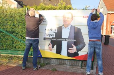 Achtung! Gehen sie zur Wahl!