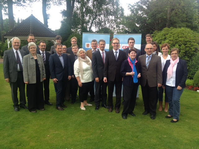 Gruppenbild mit Dame(n): Der neue Kreisvorstand - Mit dabei Angelika Stahl vom Gemeindeverband Nordkirchen (2. v. re.) Gruppenbild mit Dame(n): Der neue Kreisvorstand - Mit dabei Angelika Stahl vom Gemeindeverband Nordkirchen (2. v. re.)